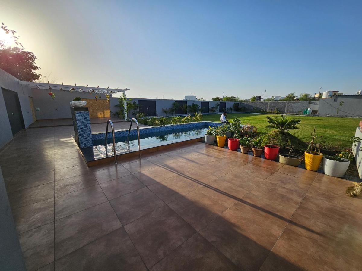 فيلا Shree Ambe Farmhouse اوجاين المظهر الخارجي الصورة